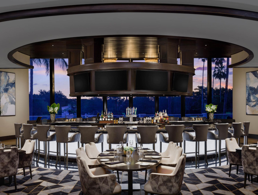 CIRQ dining room and bar at Broken Sound Club